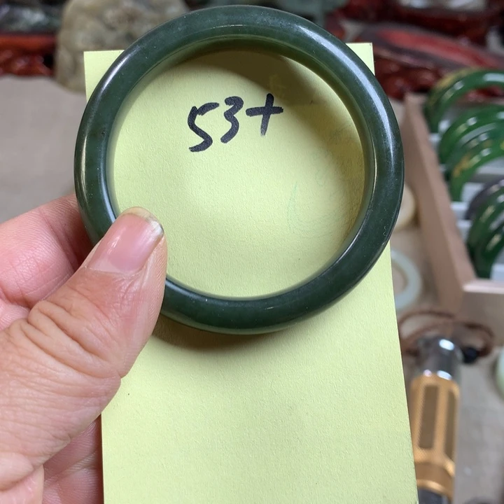 和田玉（糖玉）未镶嵌手镯