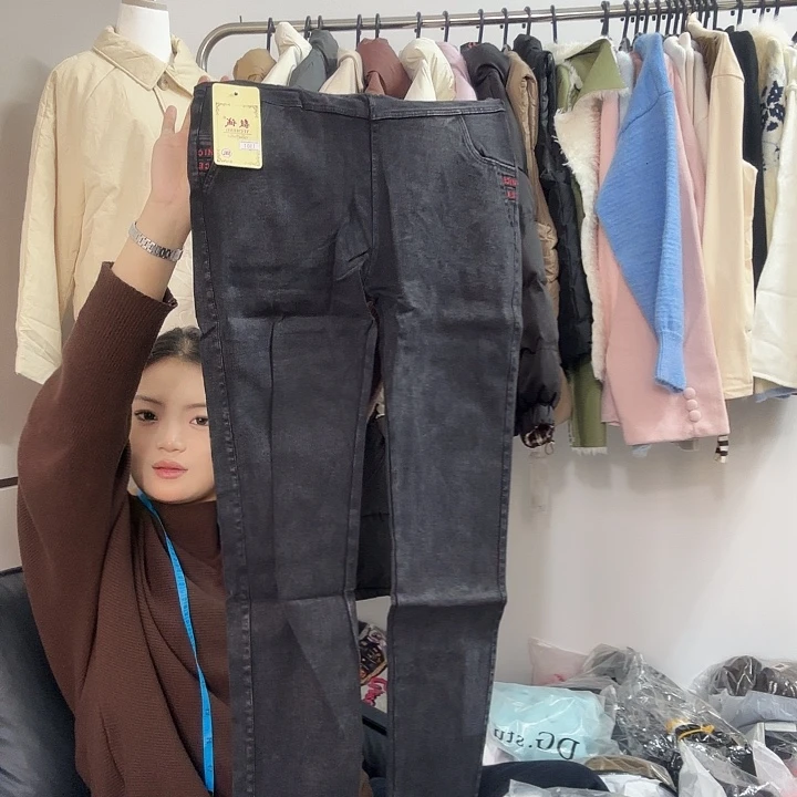 黑色女款弹力牛仔裤