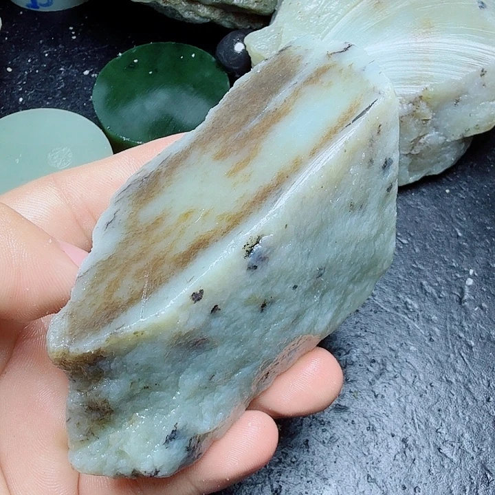 和田玉（糖玉）未镶嵌珠宝奇石