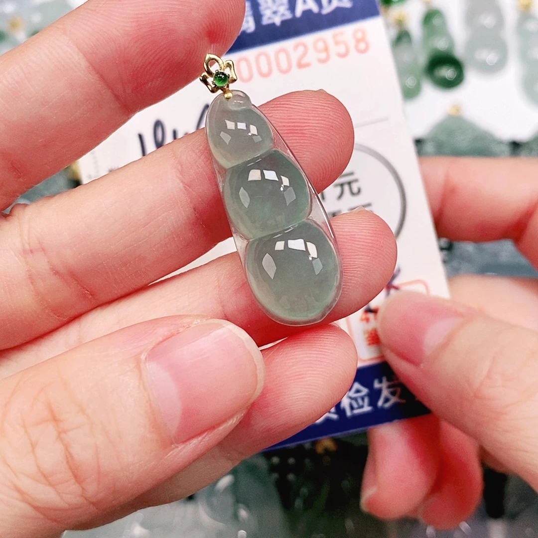 翡翠18K金镶嵌颈饰吊坠