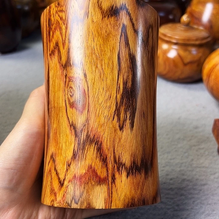 木质&****&越南黄花梨笔筒一个