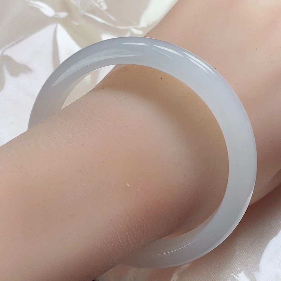 翡翠手镯未镶嵌缅甸翡翠手镯的58圈