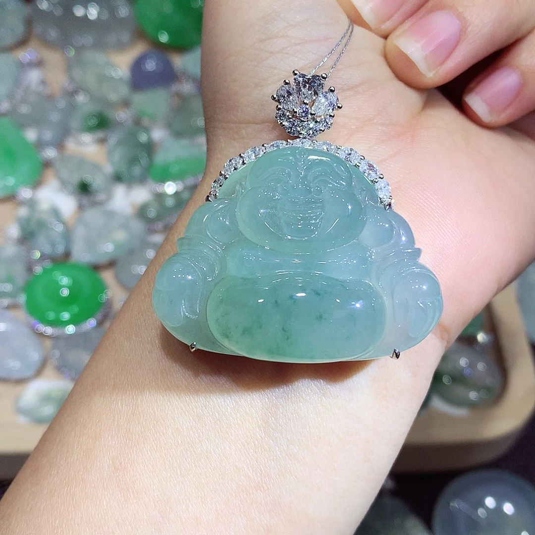 翡翠18K金镶嵌颈饰佛