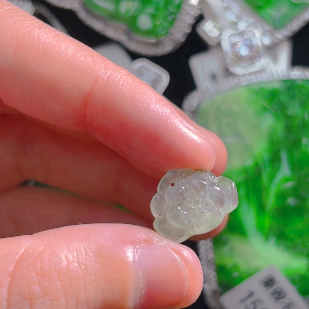 翡翠颈饰未镶嵌花