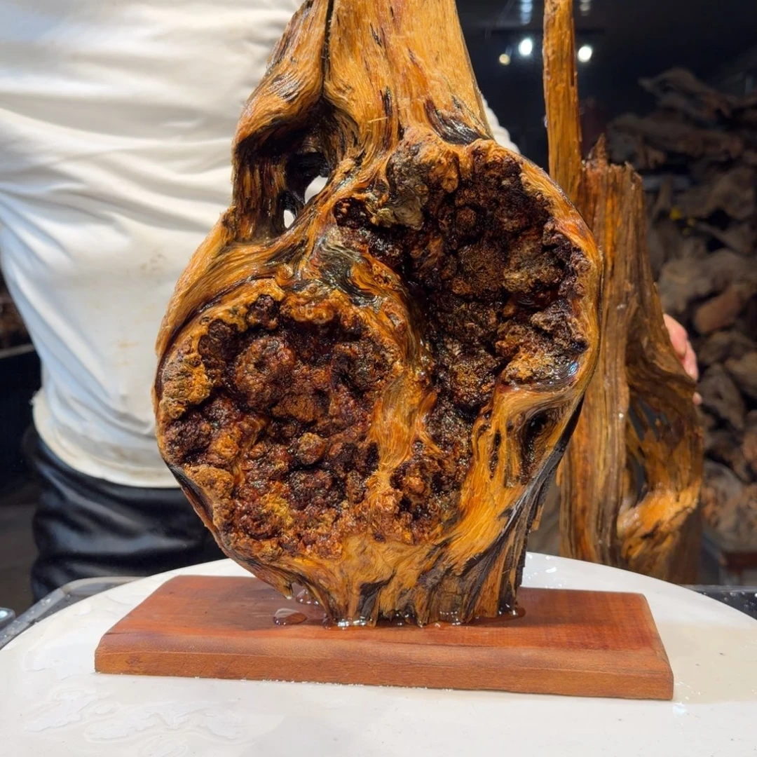 拼***搏木王一刀琥珀木摆件138