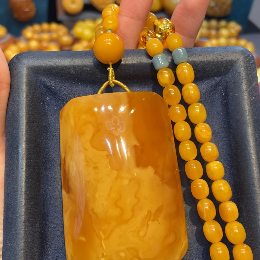 琥珀未镶嵌颈饰蜜蜡