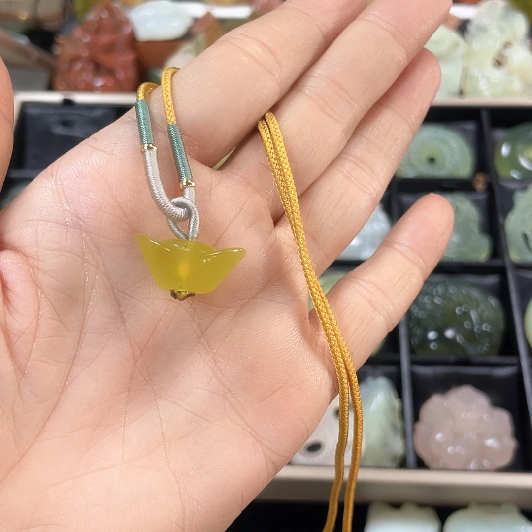 蛇纹石玉颈饰合金
