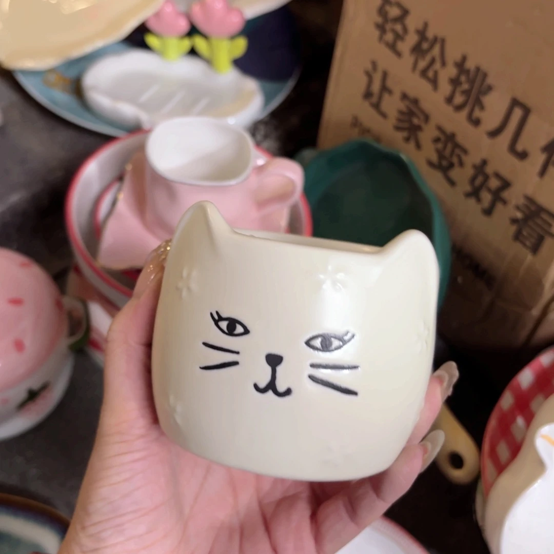陶捡漏白猫水杯微微瑕