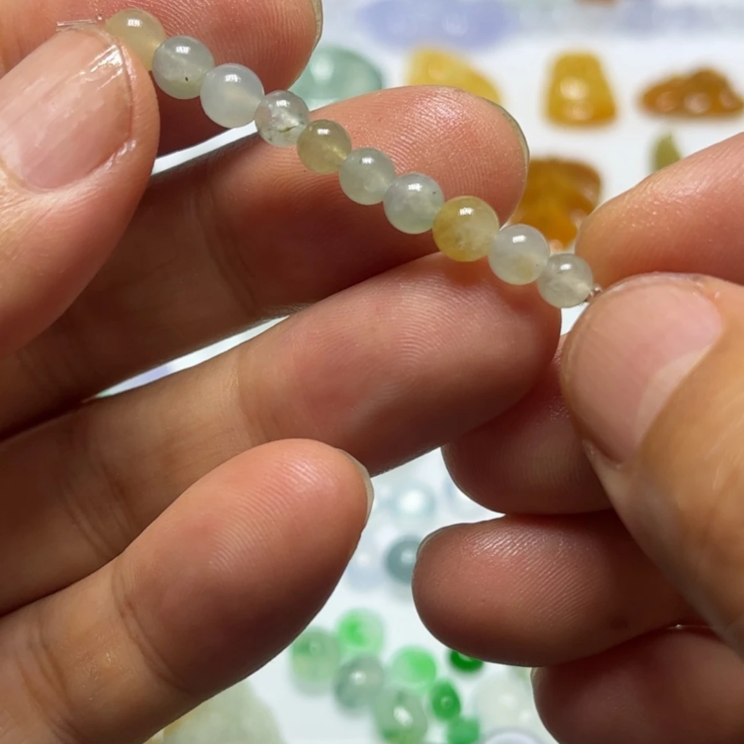 颈饰未镶嵌翡翠珠子