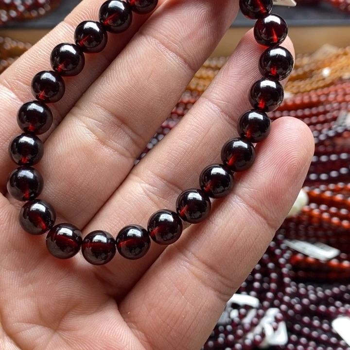 不***翁未镶嵌石榴石手链8mm毕业级酒红