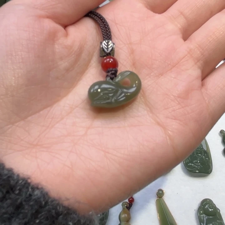 岫岩老玉（透闪石质玉）未镶嵌颈饰