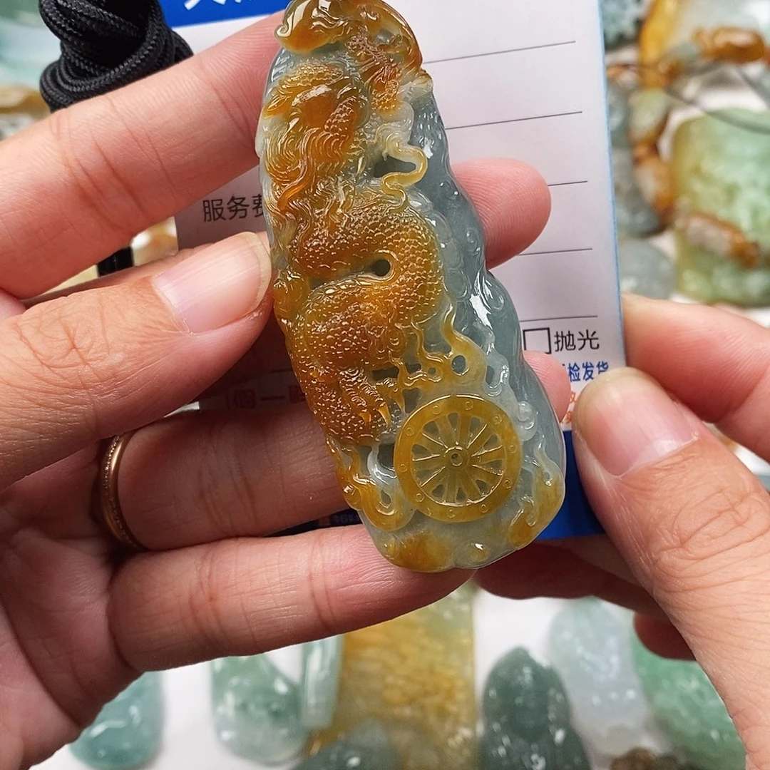 翡翠未镶嵌颈饰龙牌