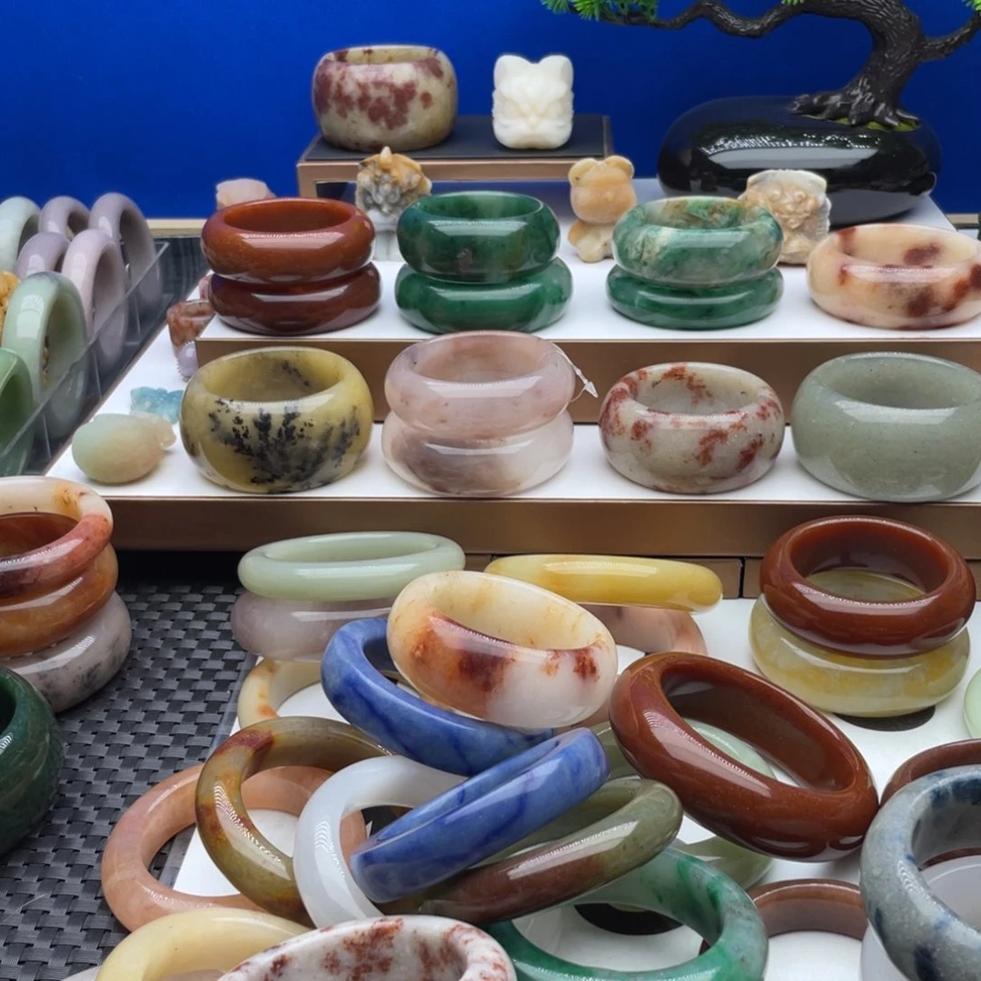 石英质玉手镯未镶嵌小*子