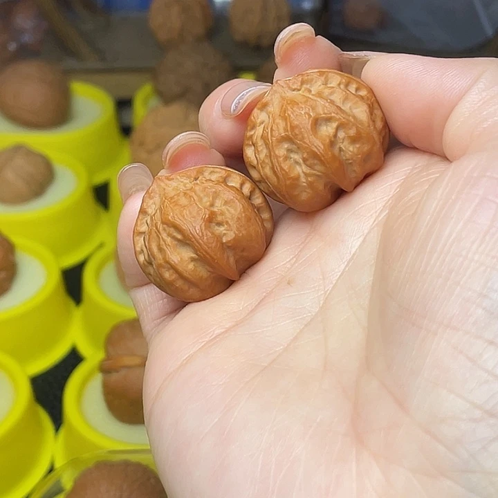 文玩核桃吊坠桃心八棱