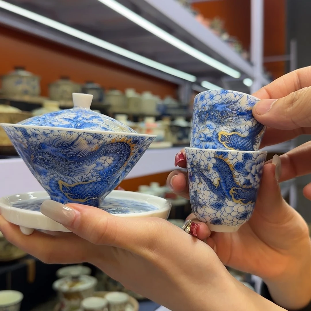 我在外面吃饭呢你在哪