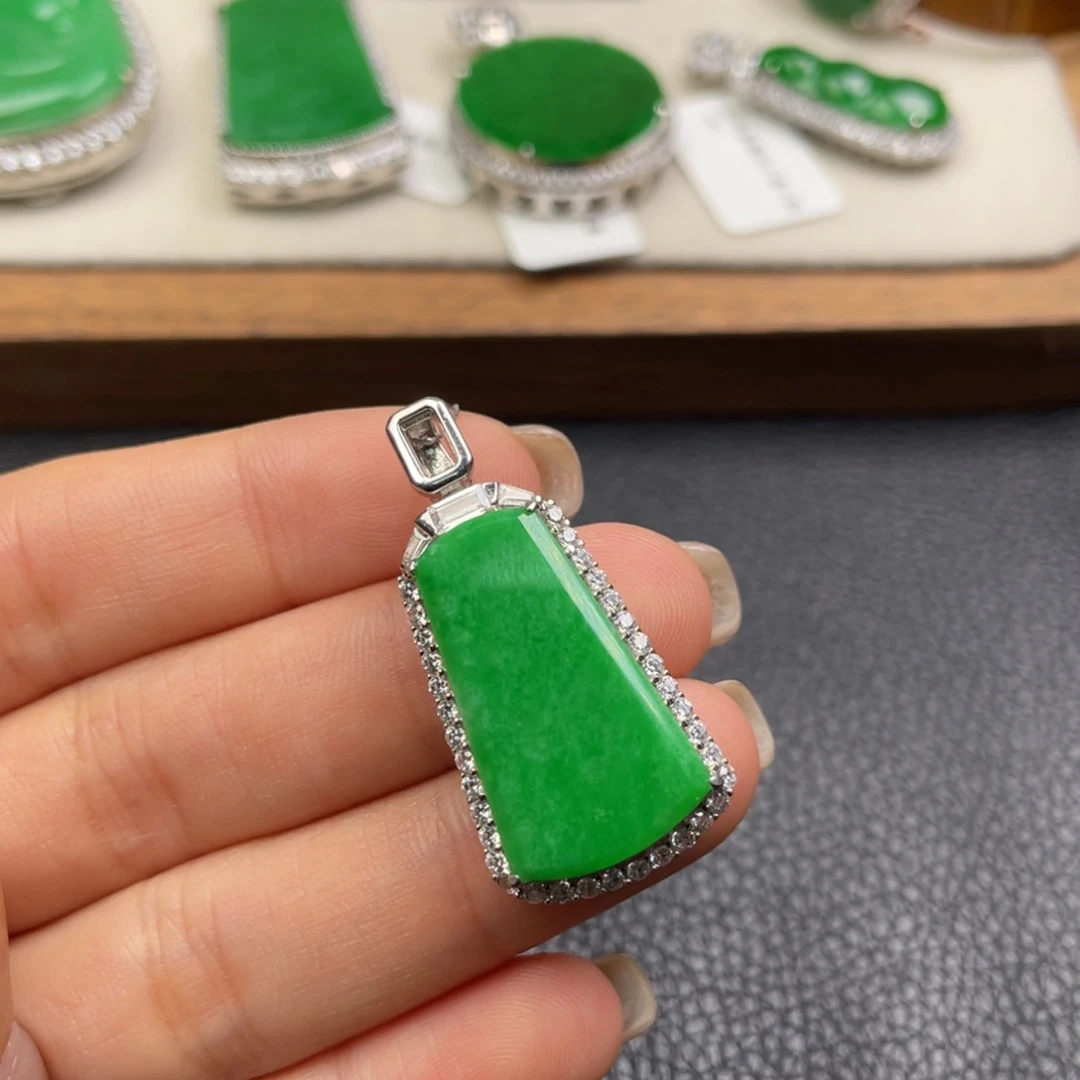 翡翠银S925镶嵌颈饰翡翠