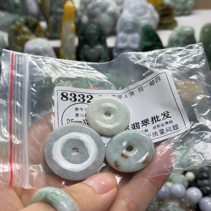 翡翠未镶嵌颈饰8332