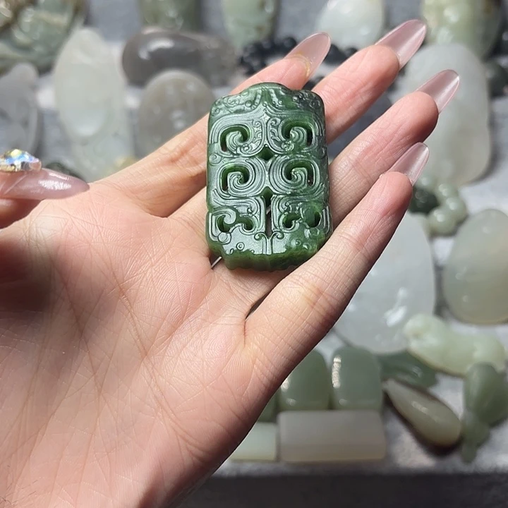 和田玉未镶嵌颈饰正常结构