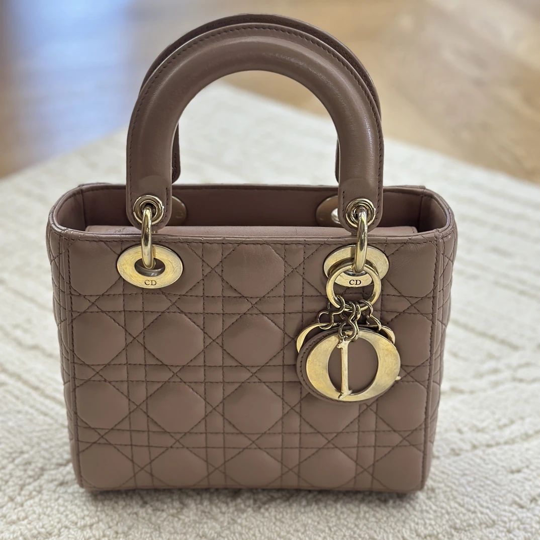 95新 DIOR/迪奥 迪奥四格戴妃包藕粉豆沙粉 18年编码（15582367）