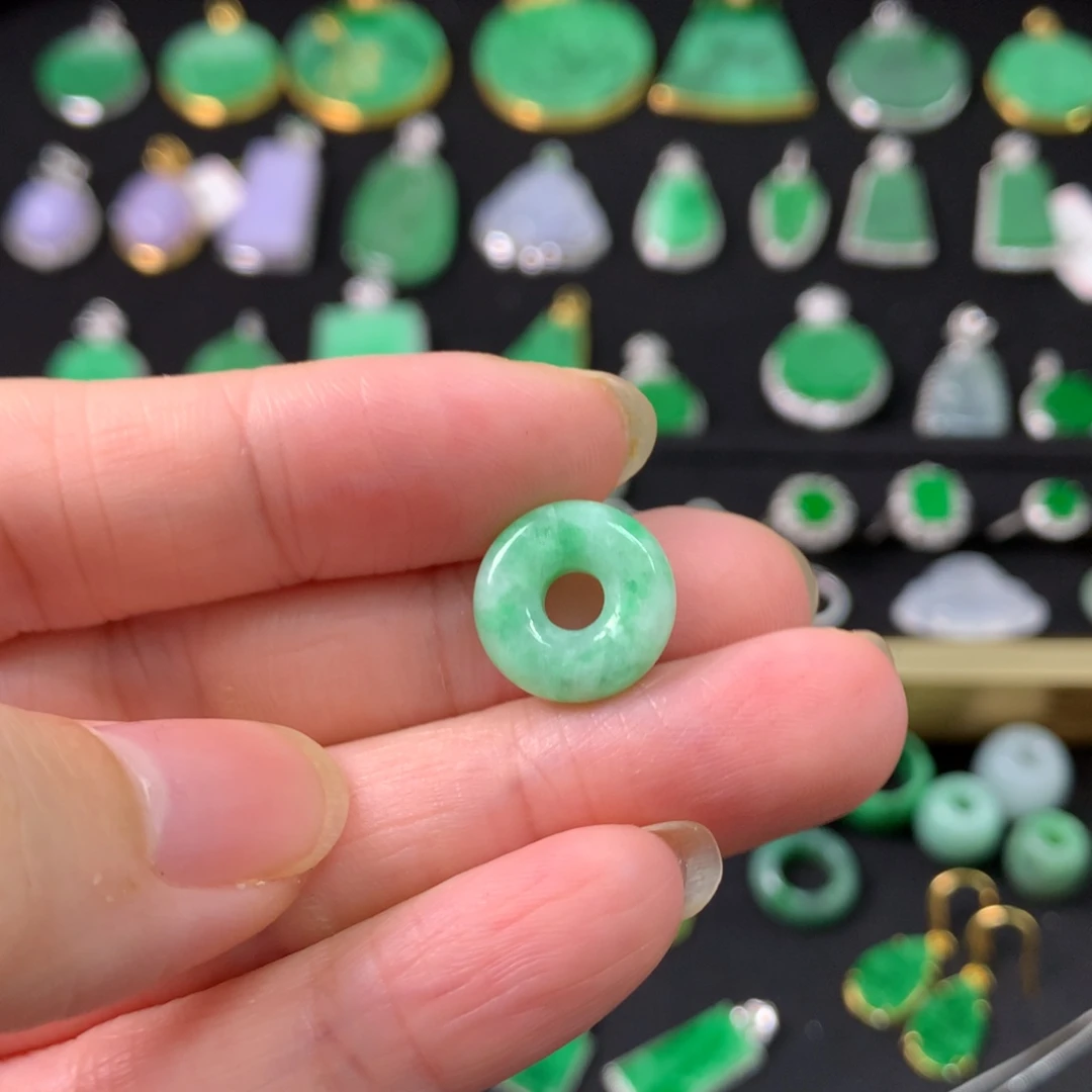 翡翠未镶嵌吊坠(不含链)有纹裂