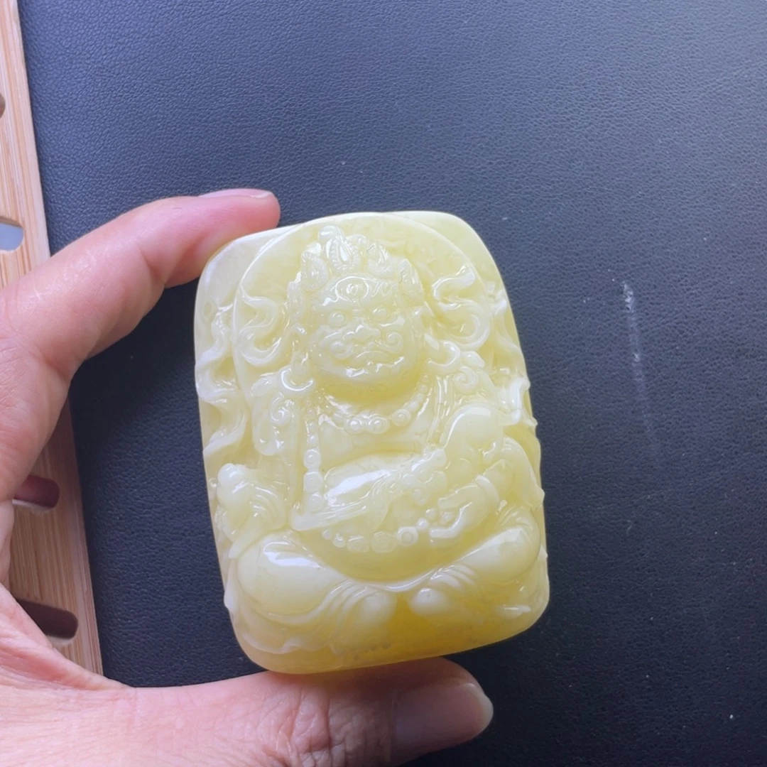琥珀未镶嵌颈饰天然的琥珀蜜蜡