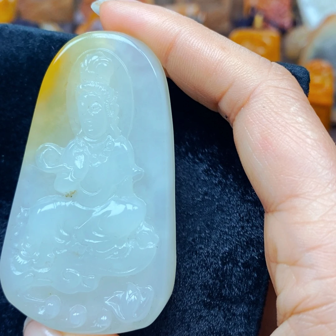 未镶嵌石英质玉（黄龙玉）颈饰
