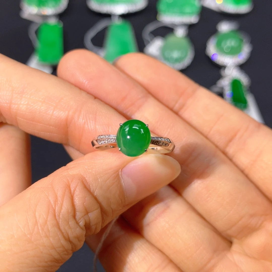 翡翠戒指18K金镶嵌翡翠