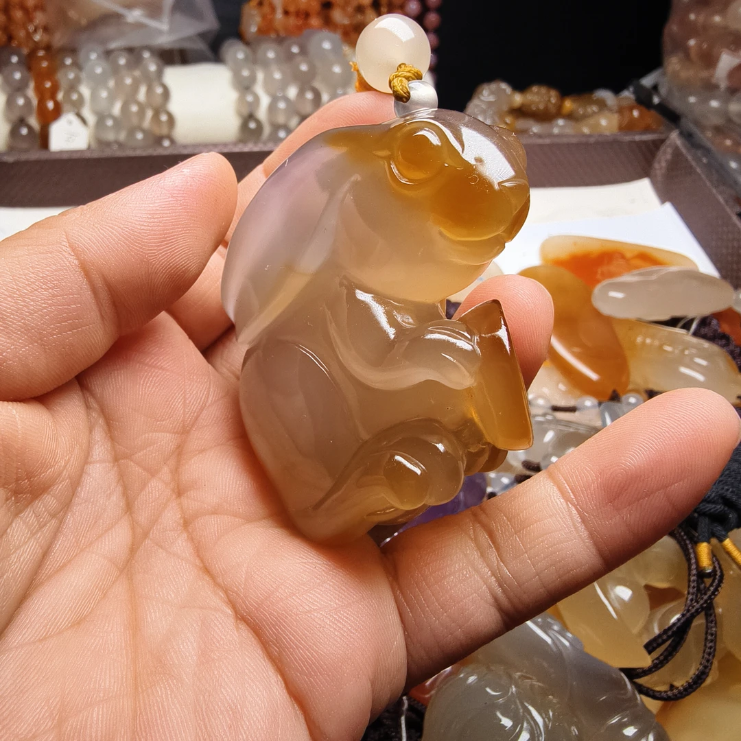 逊克北红天然玛瑙玉兔119号