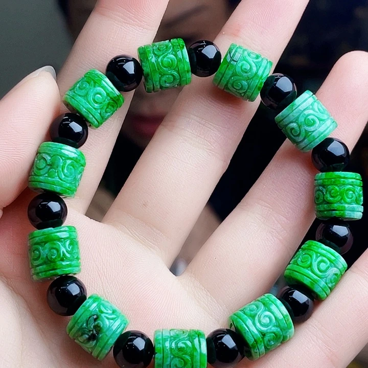 翡翠未镶嵌颈饰多样性