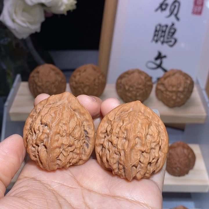 文玩核桃吊坠金麒麟