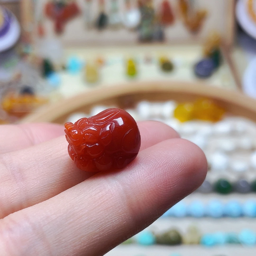 南红玛瑙未镶嵌挂件订制