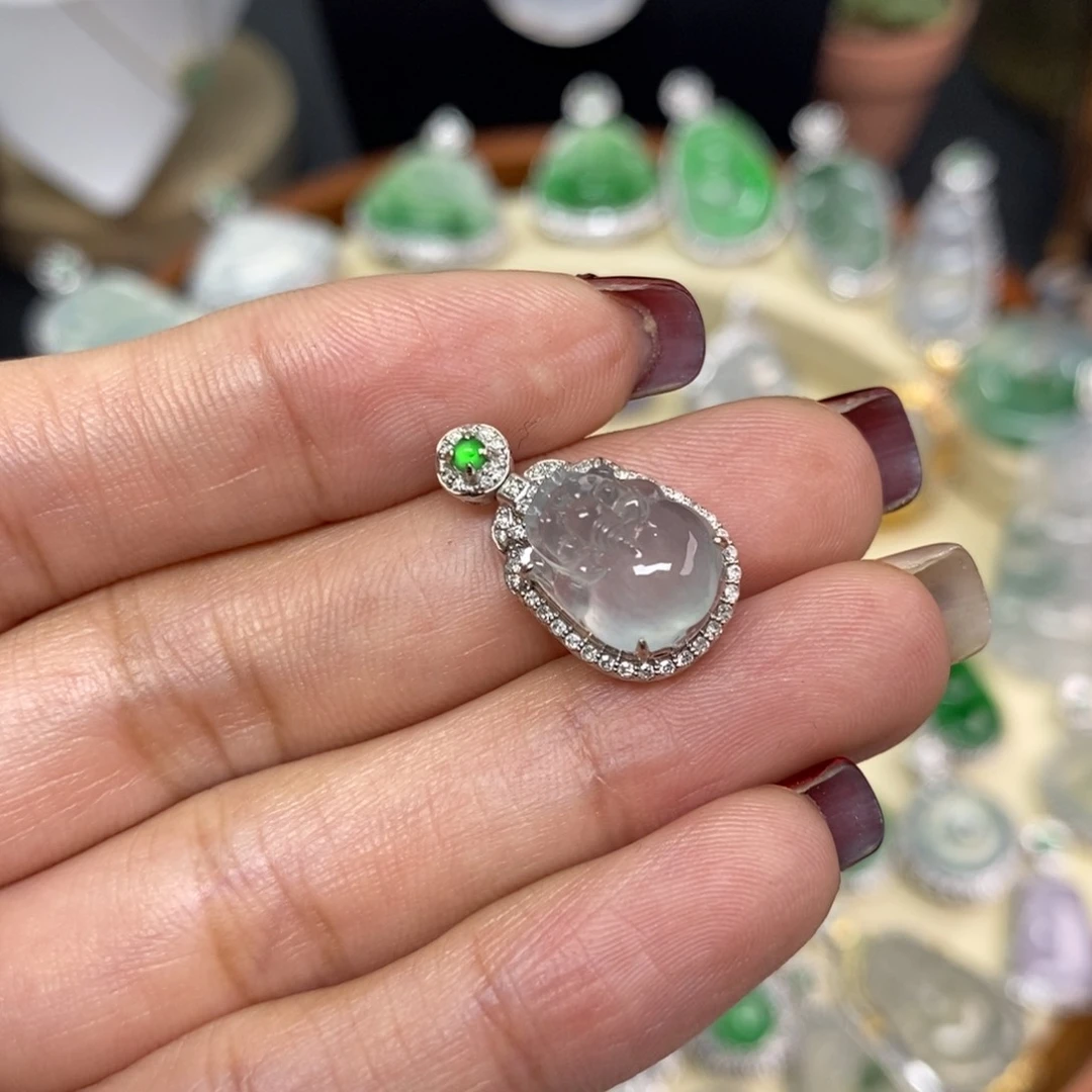 翡翠颈饰18K金镶嵌A货翡翠