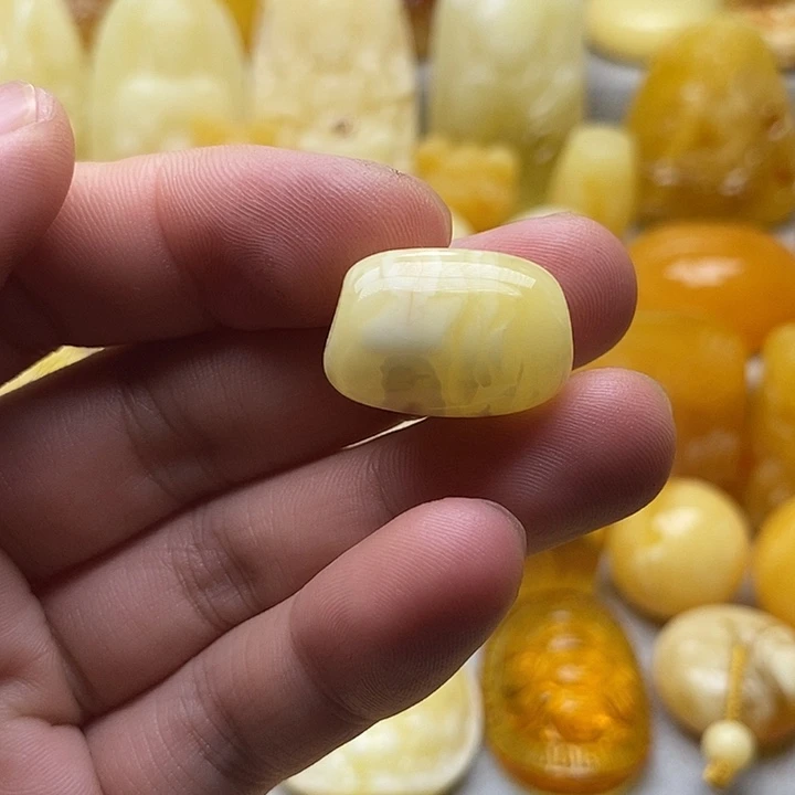 琥珀颈饰未镶嵌琥珀蜜蜡吊坠