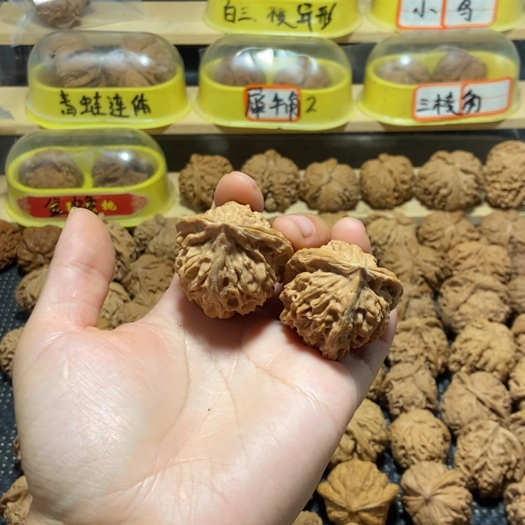 文玩核桃吊坠沃**河核桃异形