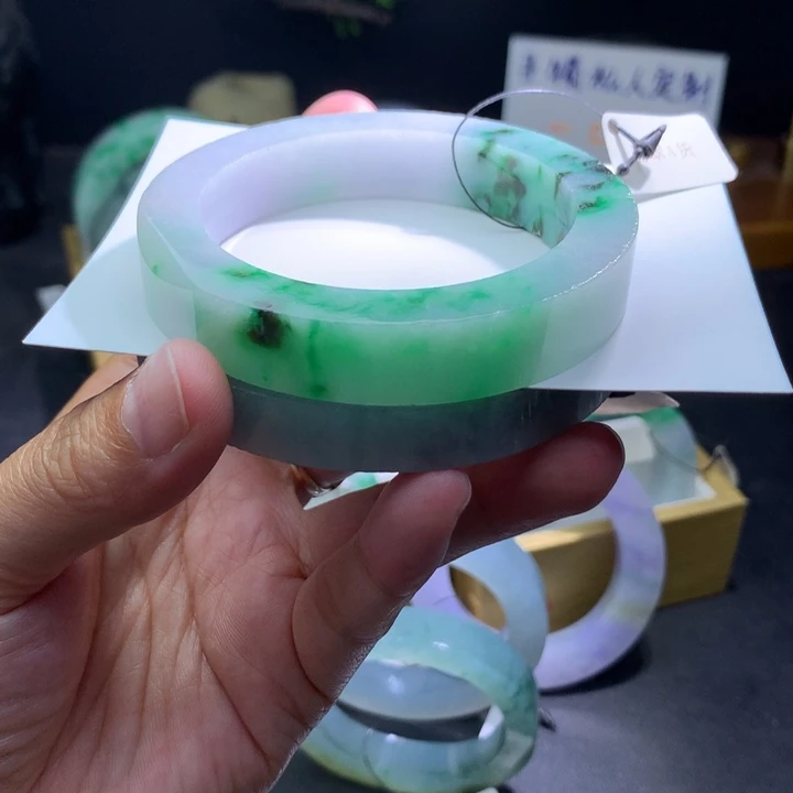 定制翡翠未镶嵌翡翠手镯