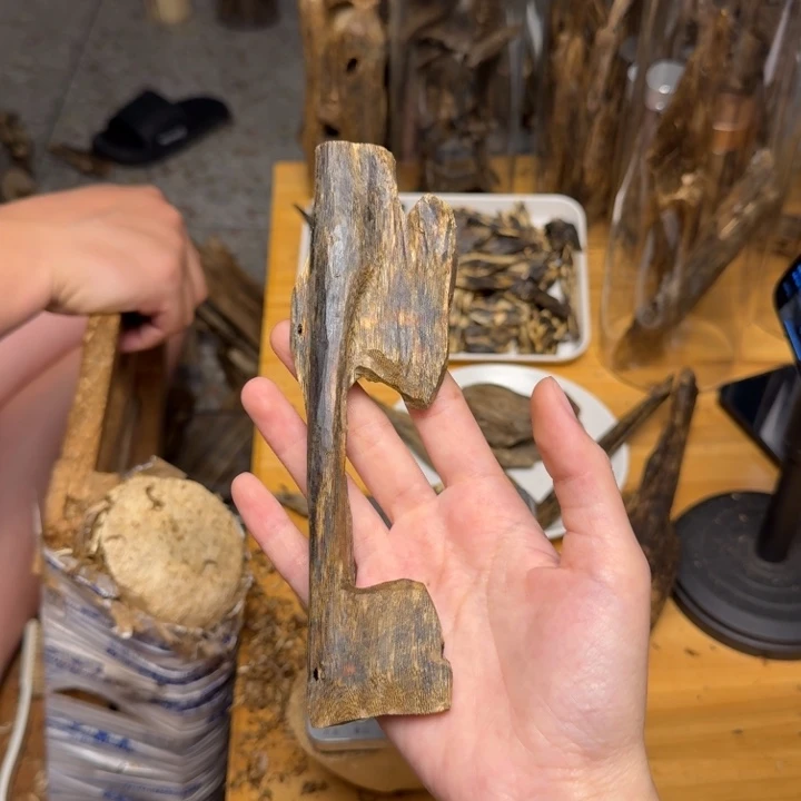 沉香碎屑沉香白棋块料25克