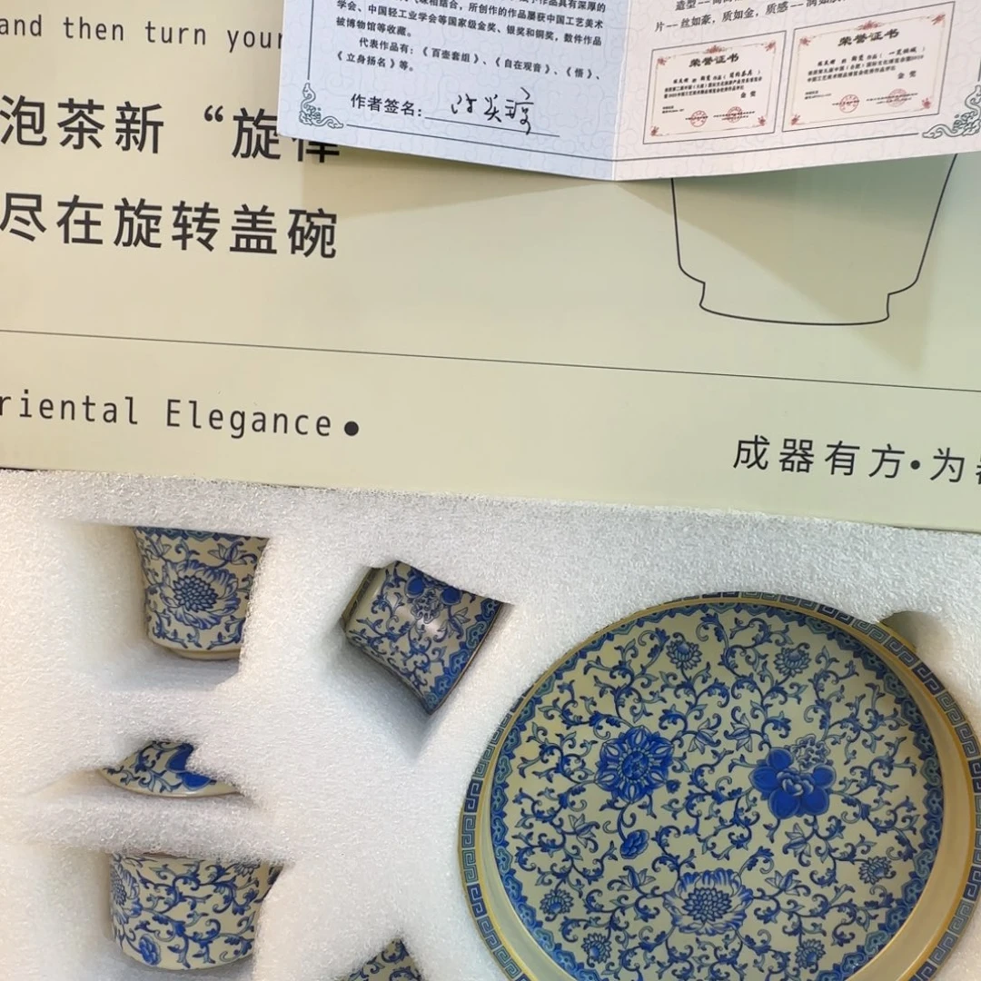 当代艺术家辞典等多部著作