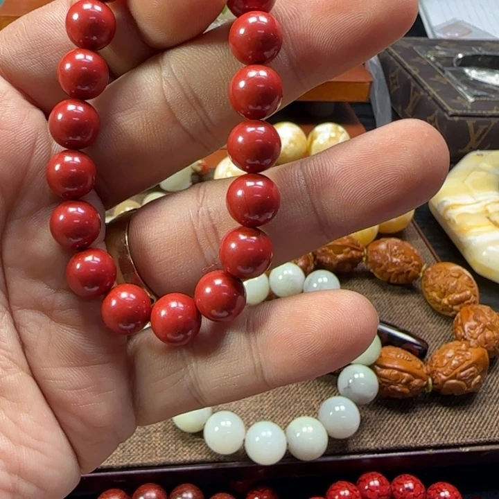 翡翠颈饰未镶嵌别**恙