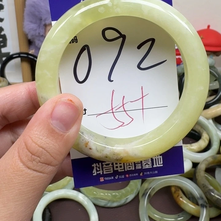 蛇纹石玉未镶嵌手镯92
