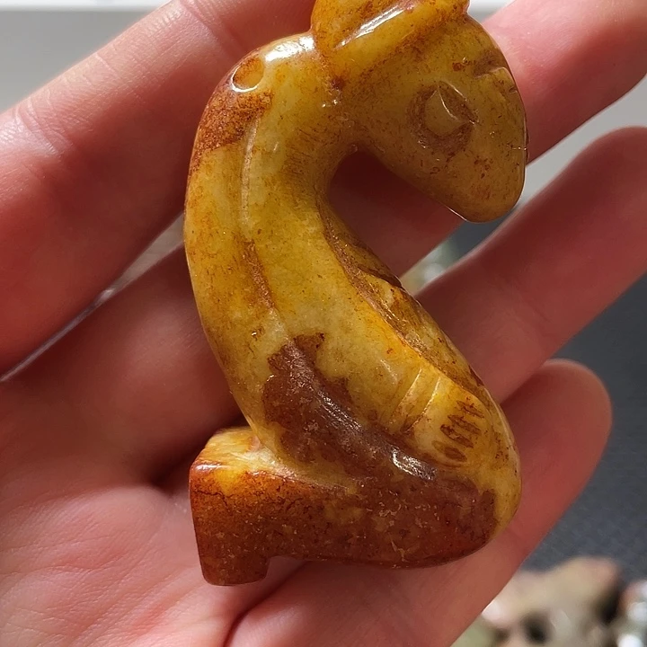 岫岩老玉（透闪石质玉）未镶嵌珠宝奇石