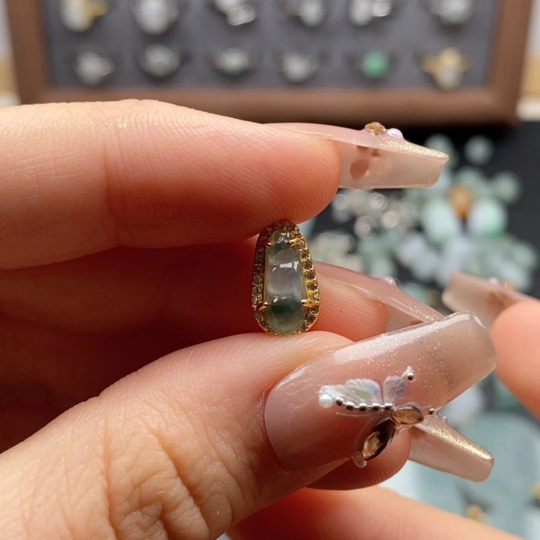 翡翠未镶嵌颈饰你有