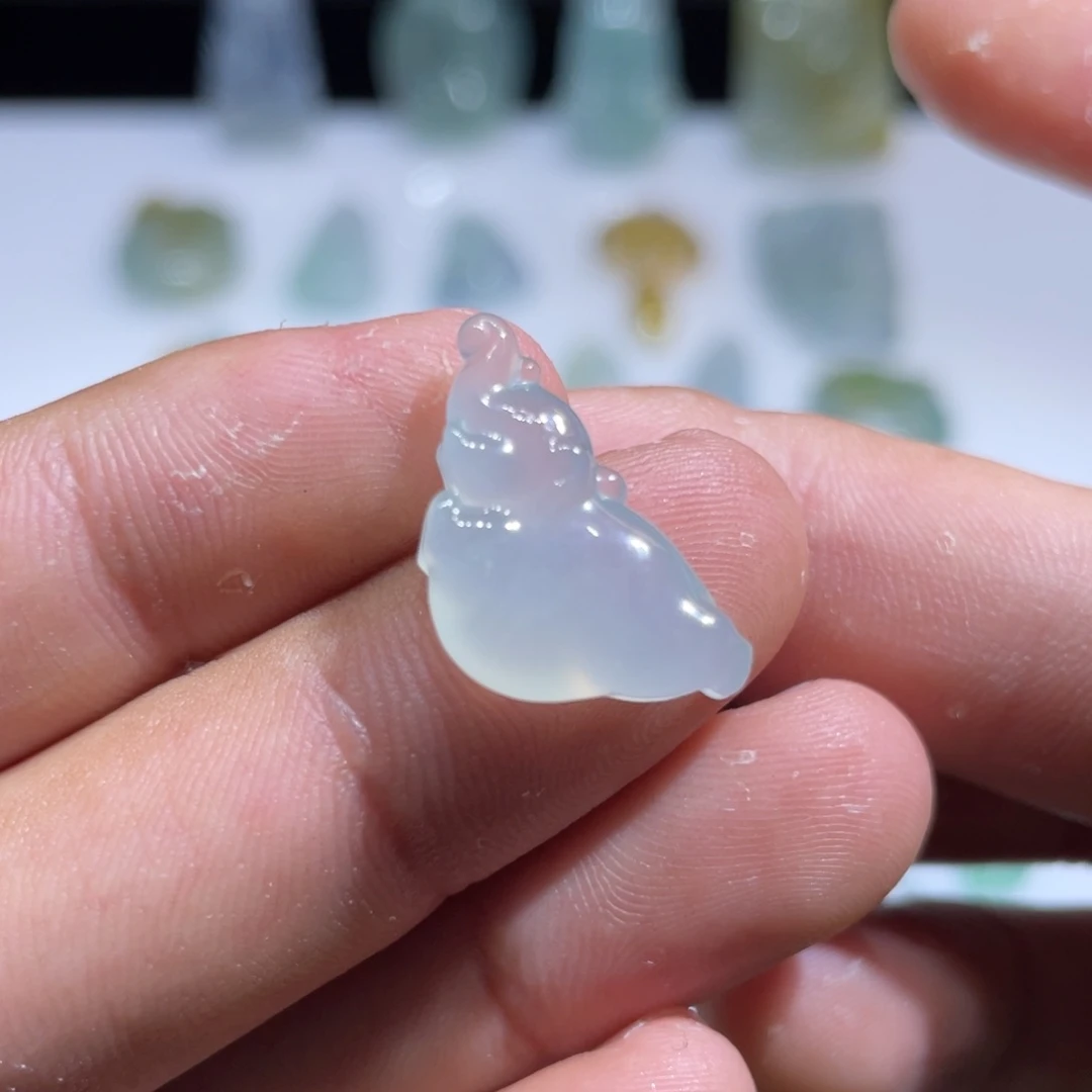 颈饰未镶嵌翡翠小飞象