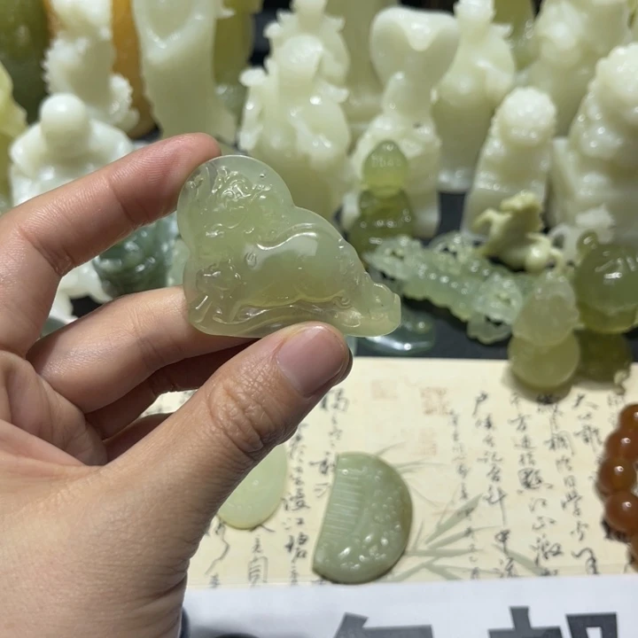 蛇纹石玉未镶嵌颈饰
