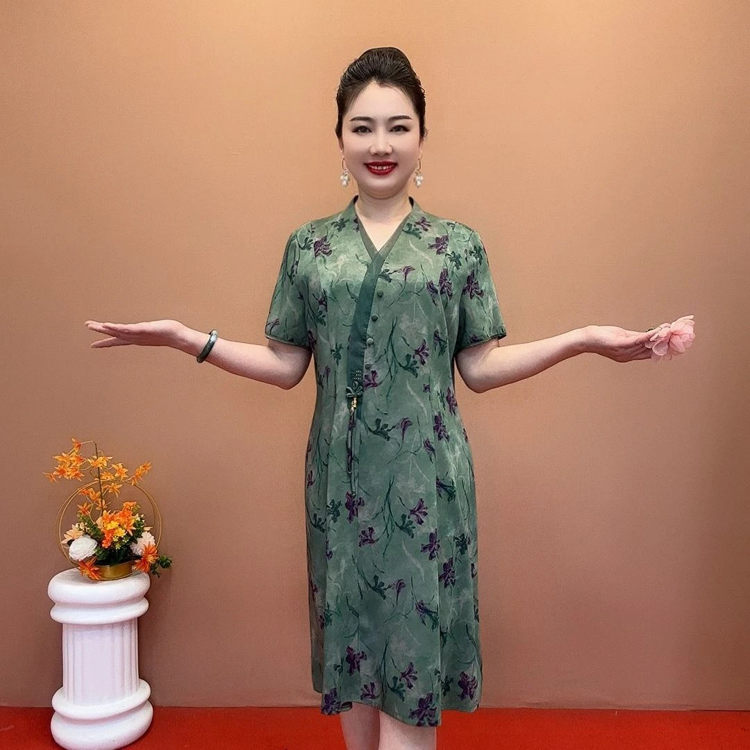 夏季2025妈妈洋气短袖中老年时尚宽松大码气质裙子新款连衣裙
