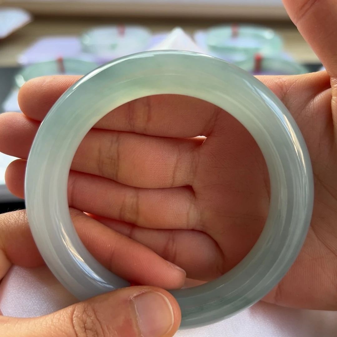 翡翠手镯未镶嵌手镯