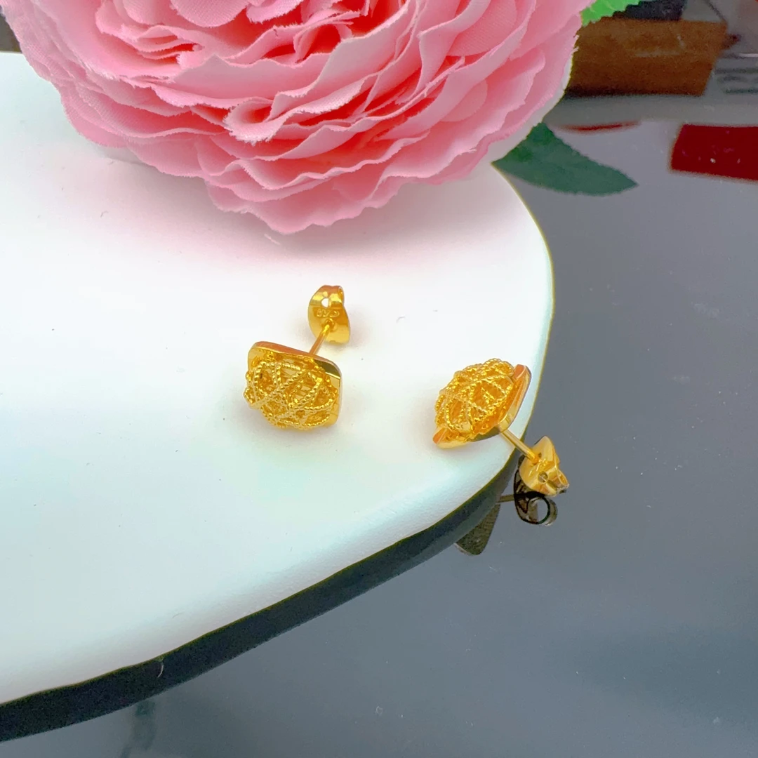 铜合金耳饰 颜色很正的金色缕空耳钉