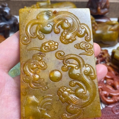 蛇纹石玉未镶嵌颈饰