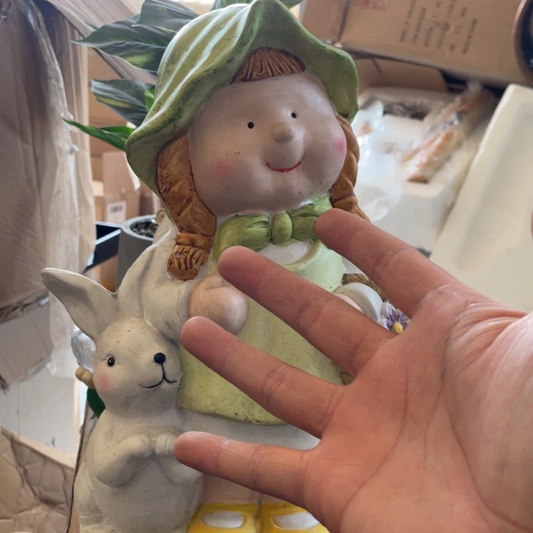 【闪购商品】氧化镁提花篮小女孩摆件