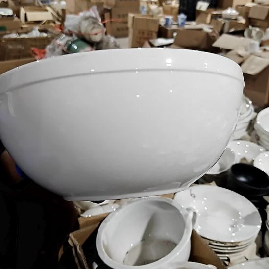 盘子碗茶壶啥都有