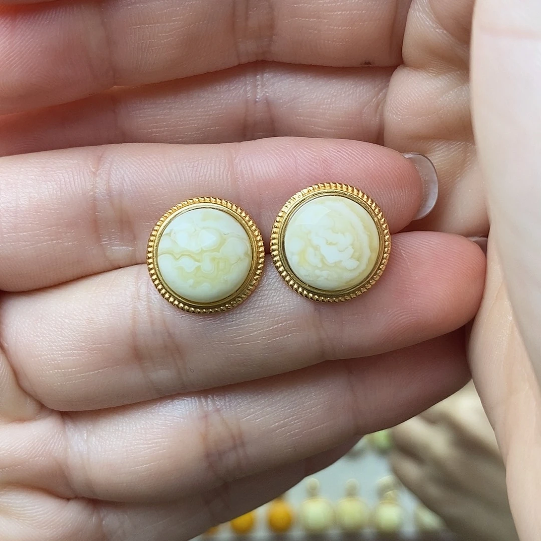 琥珀未镶嵌裸石成品